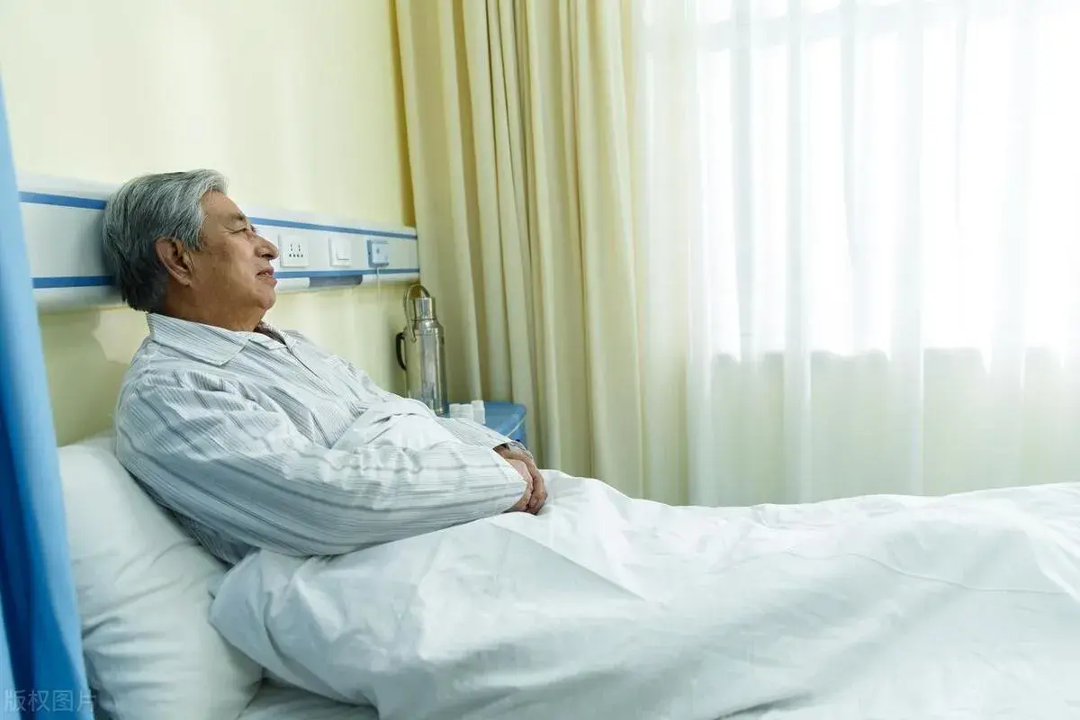82歲父親住養老院！今天他「打了10個電話」我都沒去看他　先顧自己：怕自己的命沒有他的長