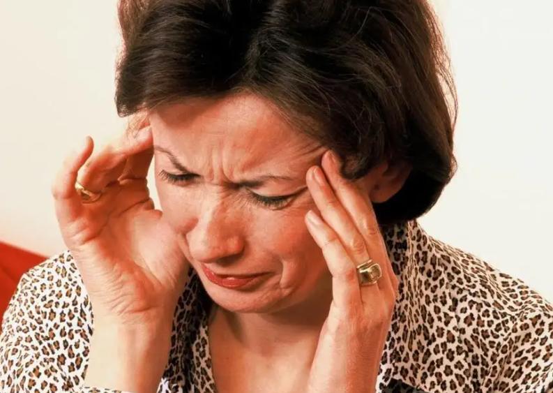 女生來「例假」時！盡量別碰4種水果，別等「停經」了才後悔