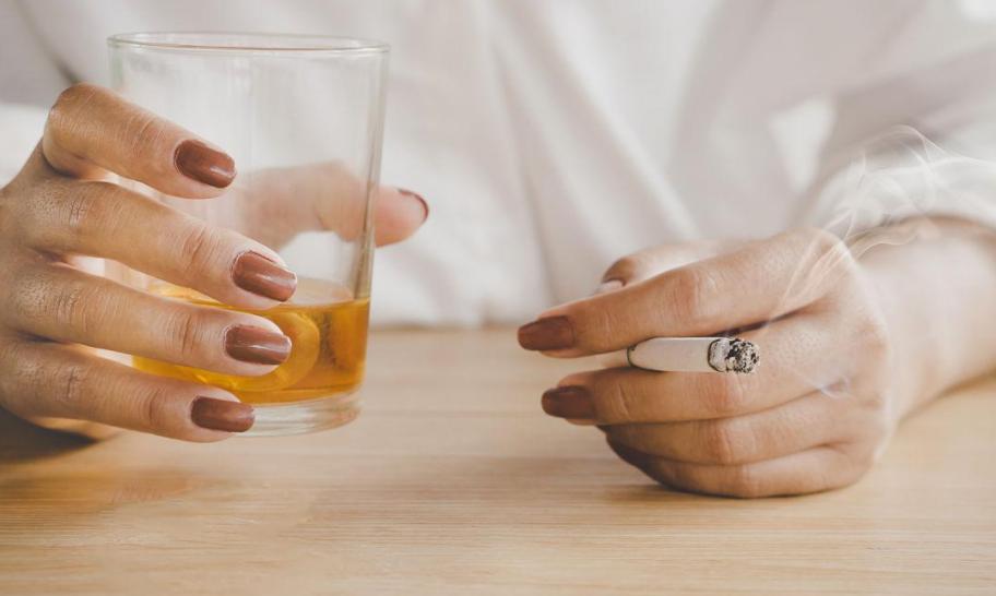 女生來「例假」時！盡量別碰4種水果，別等「停經」了才後悔