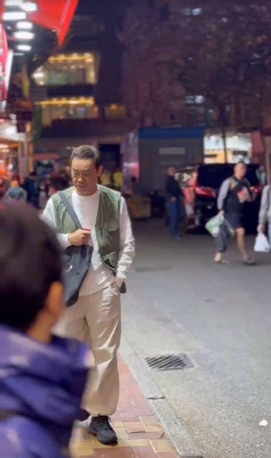 大咖影帝「現身菜市場被捕獲」全程零偽裝　拎布包「路邊仔細挑地瓜」網笑喊：普通市民