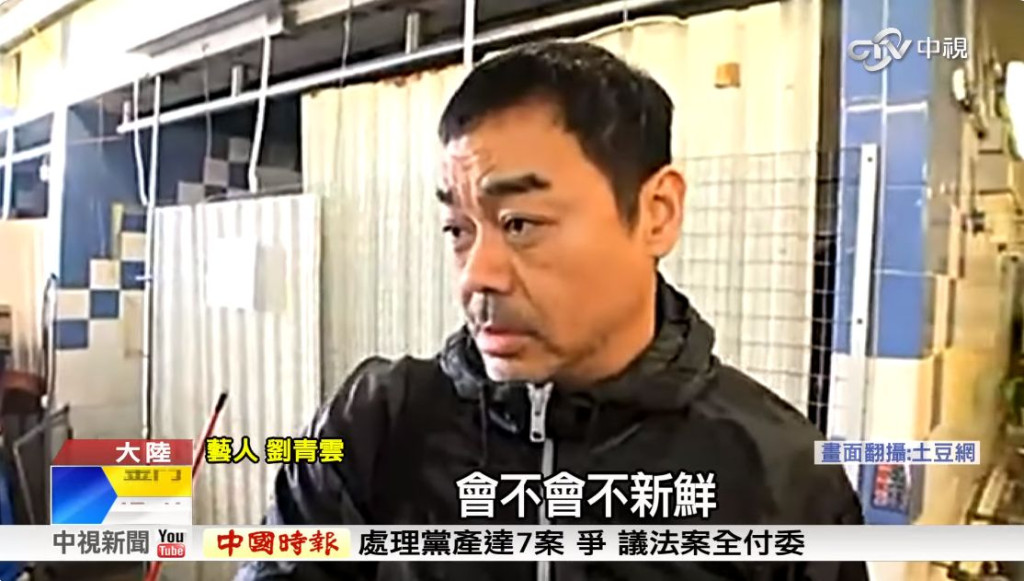 大咖影帝「現身菜市場被捕獲」全程零偽裝　拎布包「路邊仔細挑地瓜」網笑喊：普通市民