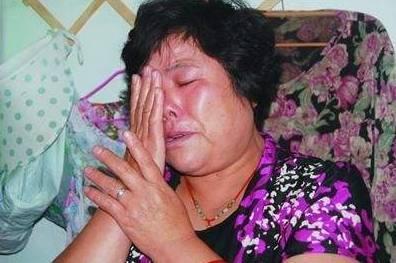 女兒不顧阻攔遠嫁！聽說她「生了二胎」我趕去看望　打開門後「看見屋內場景」我轉頭報警