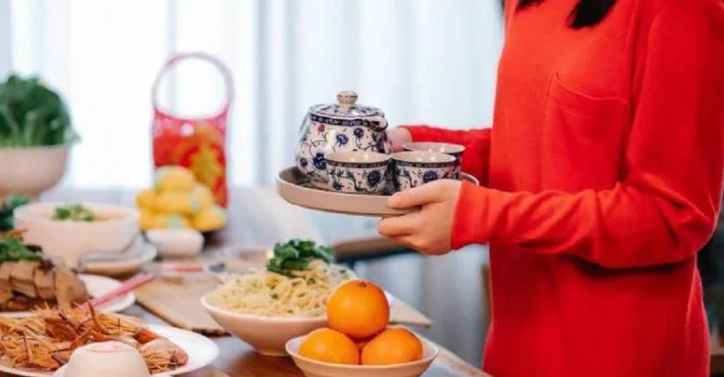 公婆都不在了...小姑要哥哥「當娘家請吃飯」大嫂喊欺人太甚　網友反虧「妳才不通人情」