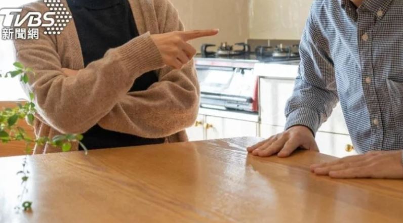 公婆都不在了...小姑要哥哥「當娘家請吃飯」大嫂喊欺人太甚　網友反虧「妳才不通人情」