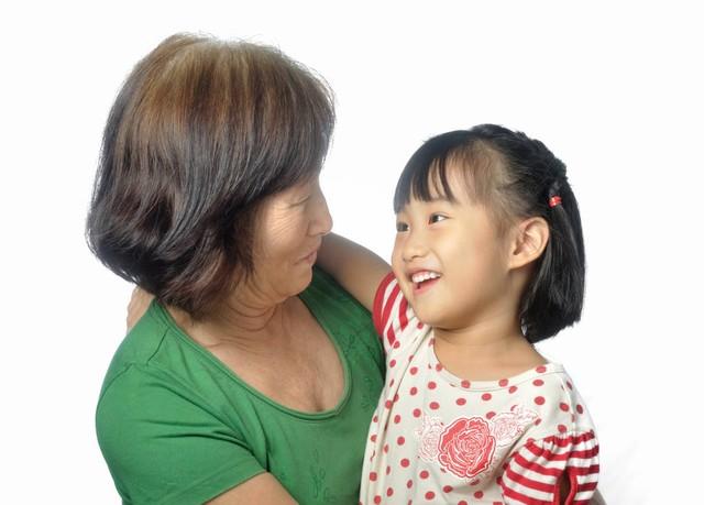 我是一名退休教師！沒想到聖誕節會因為「小孫女的一條白紗裙」被高管媳婦訓得尊嚴掃地