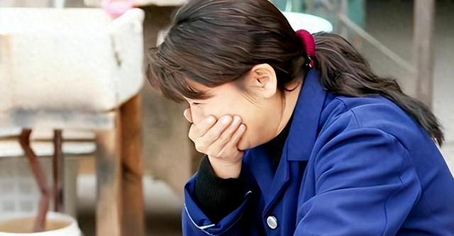 我是一名退休教師！沒想到聖誕節會因為「小孫女的一條白紗裙」被高管媳婦訓得尊嚴掃地