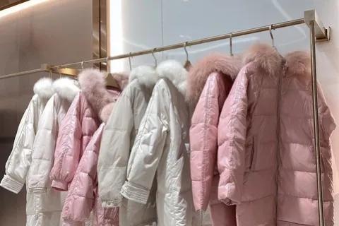 大嫂一直很強勢！年底小姑送兩袋衣服「大嫂搶走新的那一袋」　我分到舊衣「一摸口袋嚇傻打給小姑」