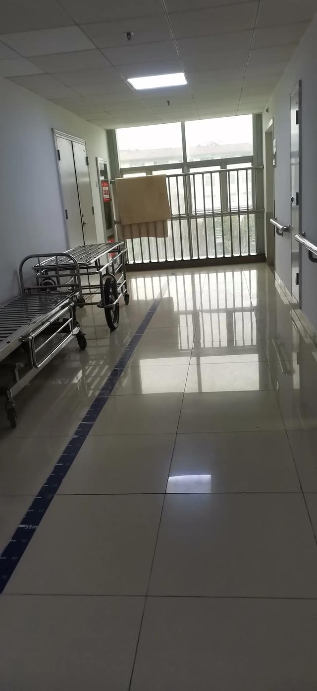 以為身體勇健！鄰居40多歲「檢查出腫瘤」去醫院切除　術後「回家睡了一晚」人卻沒了：臨終只留6字