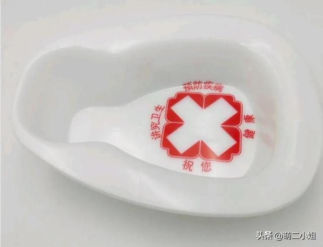 去醫院探病！隔壁床阿姨「孤零零一個人」我把便當給她　她塞給我100塊「求我做一件特尷尬的事」
