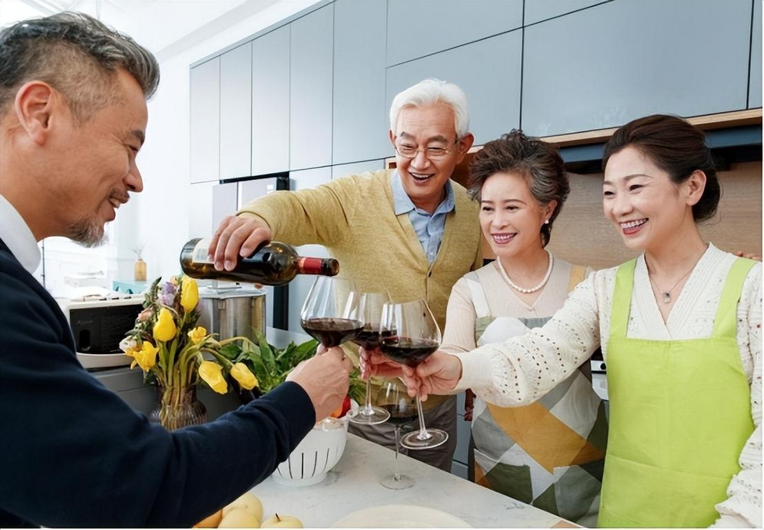 一個人活不過75歲，大多從50歲開始，會遇到「這3件怪事」