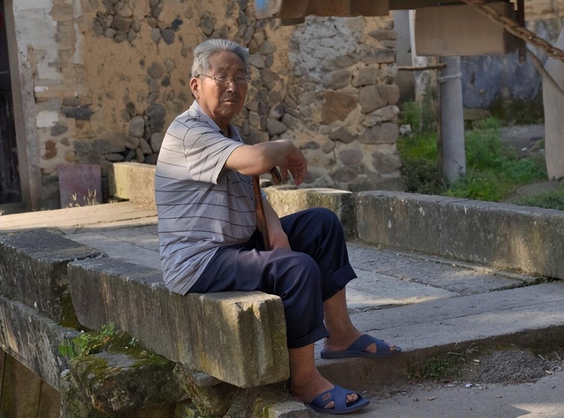 一個人活不過75歲，大多從50歲開始，會遇到「這3件怪事」
