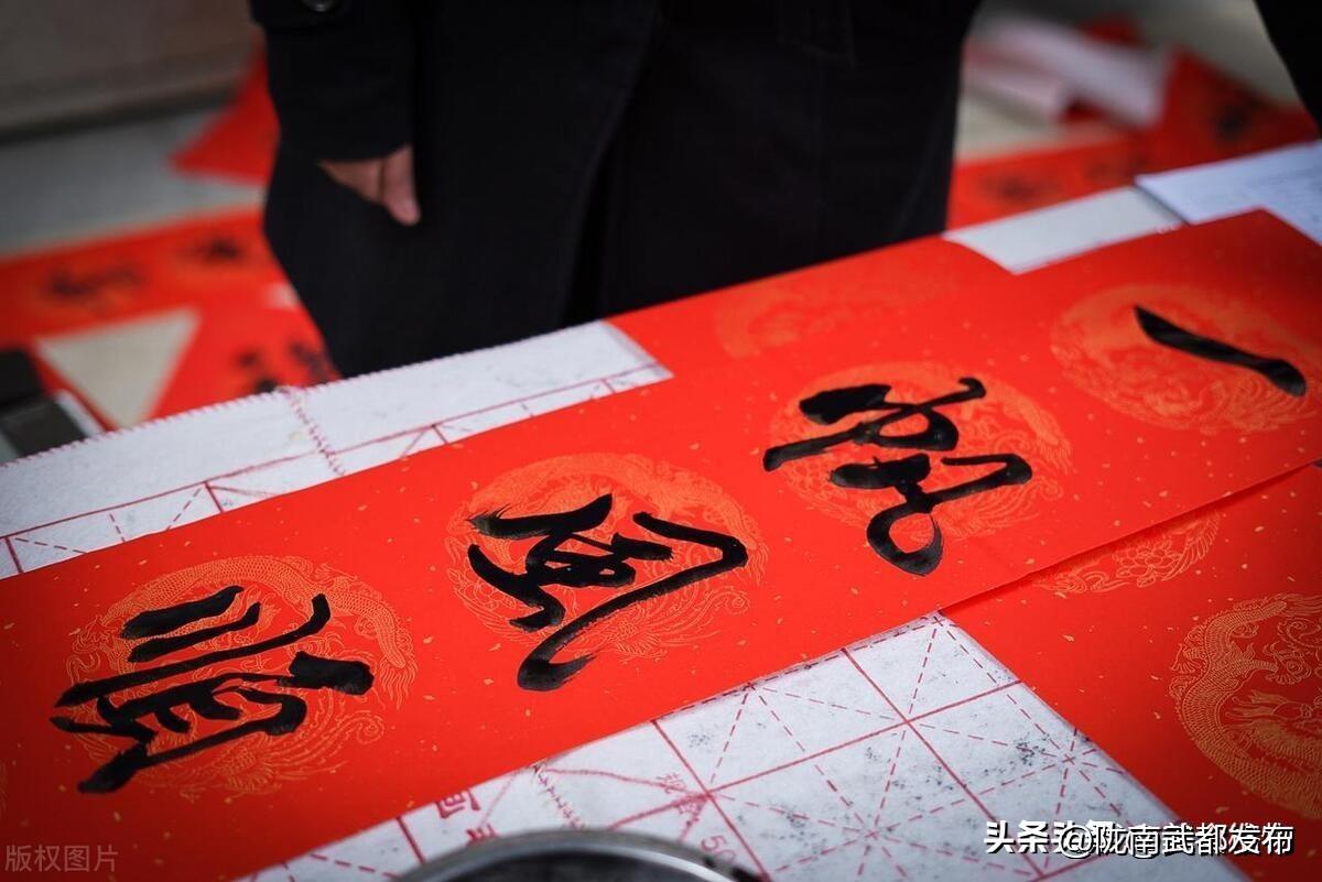 2025年「春聯」怎麼貼？牢記：「2個最佳時間、3個禁忌」　貼對了旺足一整年：快告知家人