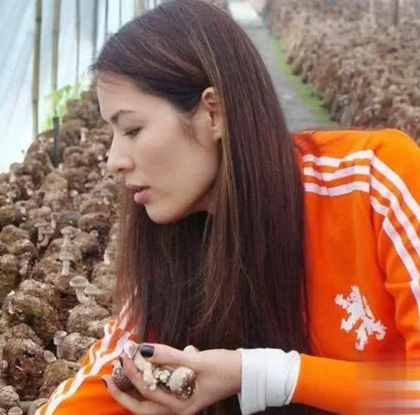 被封第一美女！50歲女星「遭丈夫外遇背叛」黯然離婚　毅然帶女兒「隱居山林種地」近況曝光
