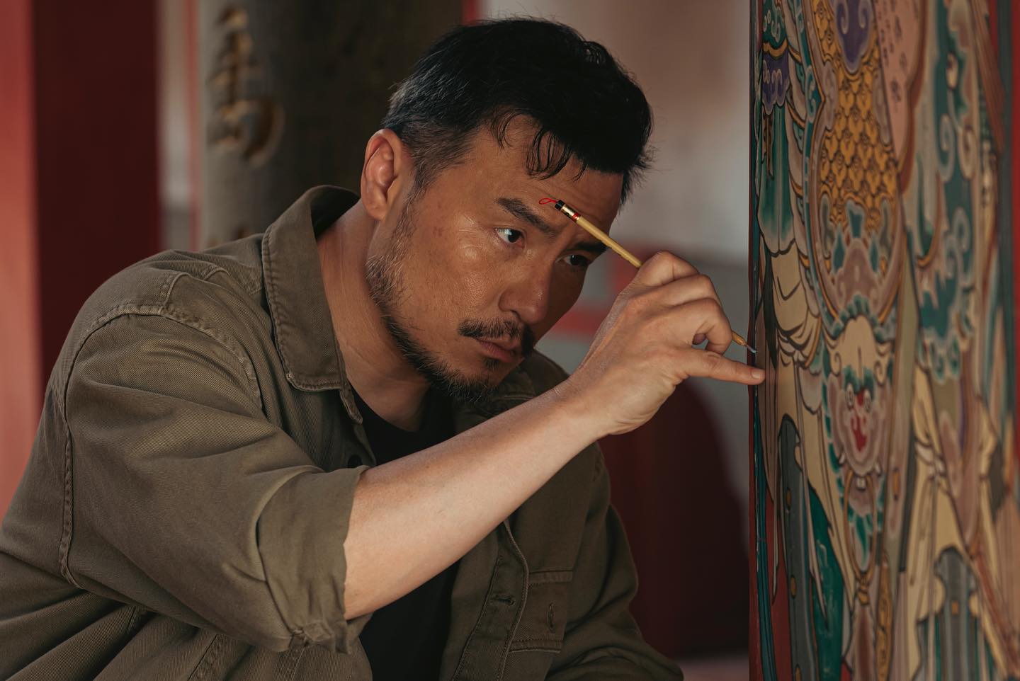 宵夜吃一半！47歲男星「接獲得大獎消息」：全亞洲第一　哥哥是金鐘視帝「兩人太像分不清」
