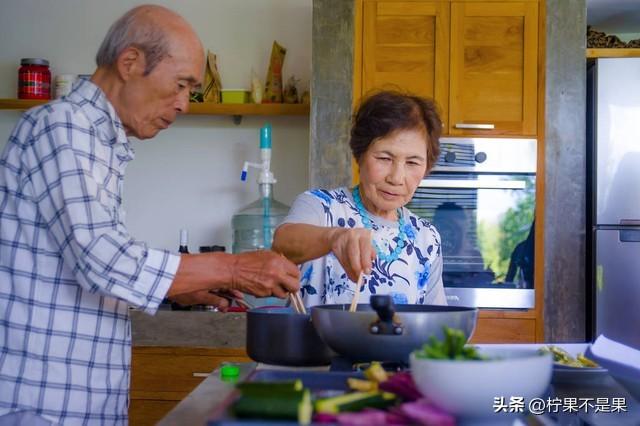 兒媳不愛吃素包子！我天天包來吃「看誰給誰下馬威」　今我病後「連續3天讓我吃肉包子」她還落孝順名聲：我有苦難言