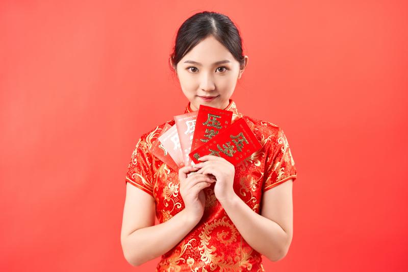 衣服不能亂穿！春節給親戚拜年「4個禁忌」要注意　別等親戚趕你出門才知道錯