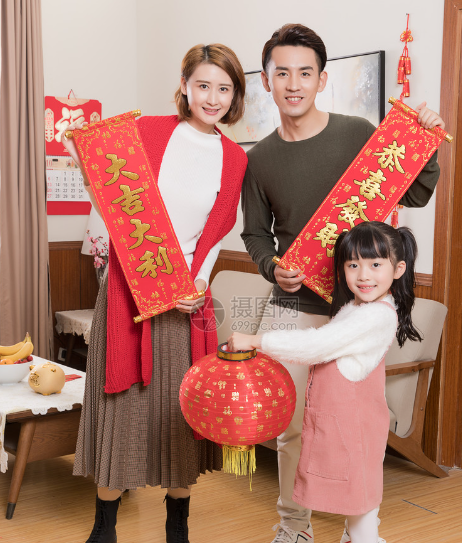女兒空手來拜年！狂酸「大嫂是外人」還提走媳婦送的禮品　媳婦大方相送「下秒我的一舉動」讓女兒臉色白了