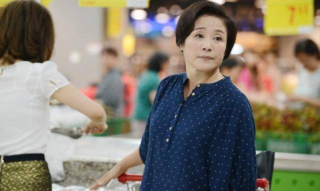 再婚老伴過世！我立刻搬出豪宅「繼子帶孫女探望」　「我回房間一掀枕頭」眼眶紅了