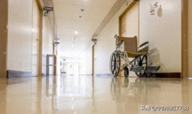 爸爸住養老院！他突然打來告狀「看護沒讓我吃飯我好餓」　我氣沖沖趕去質問「一看監視器卻換我臉紅了」
