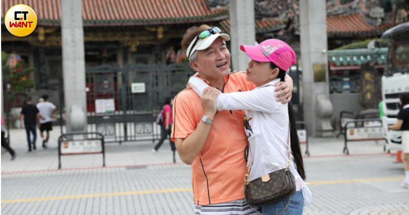 遭影射摔麥辱罵！狄鶯「怒反擊嚴立婷」正面開嗆　撂狠話「有種講出名字」她緊急回應了