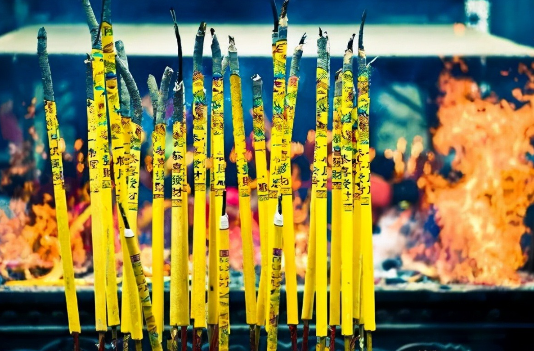 俗語：「燒的香多，惹的鬼多」並非迷信！古人一語道出「人性醜惡」