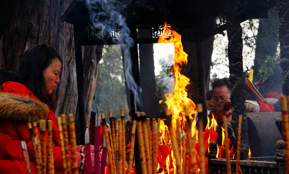 俗語：「燒的香多，惹的鬼多」並非迷信！古人一語道出「人性醜惡」