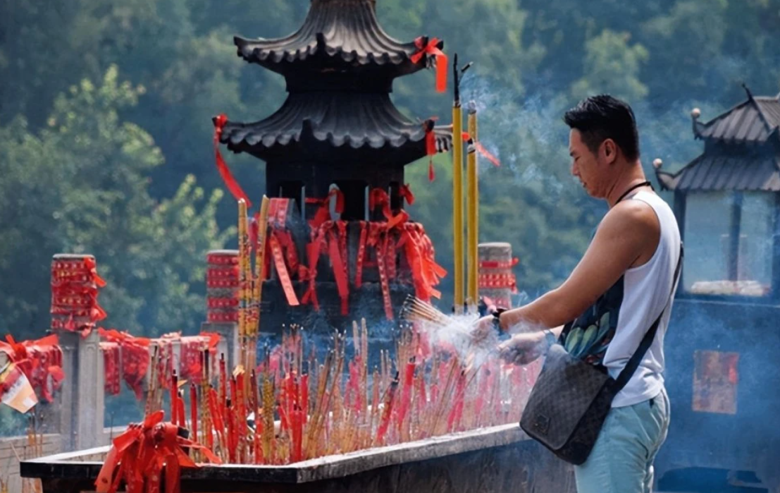 俗語：「燒的香多，惹的鬼多」並非迷信！古人一語道出「人性醜惡」