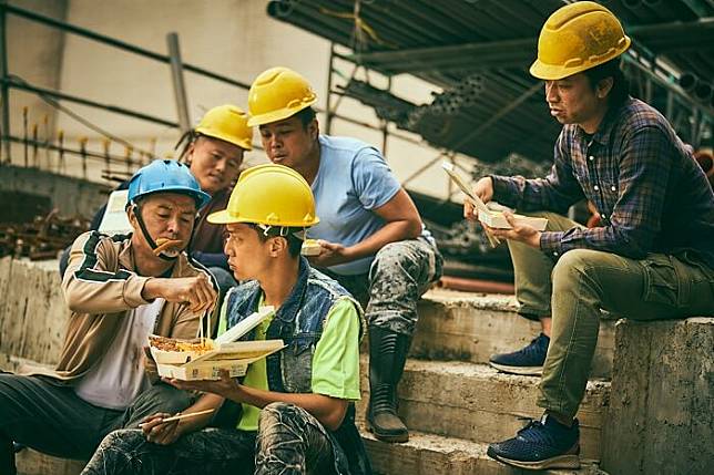 以為是供餐！師傅「拿桌上便當開吃」被業主質問　氣喊「根本無理取鬧」：瞧不起做工的人
