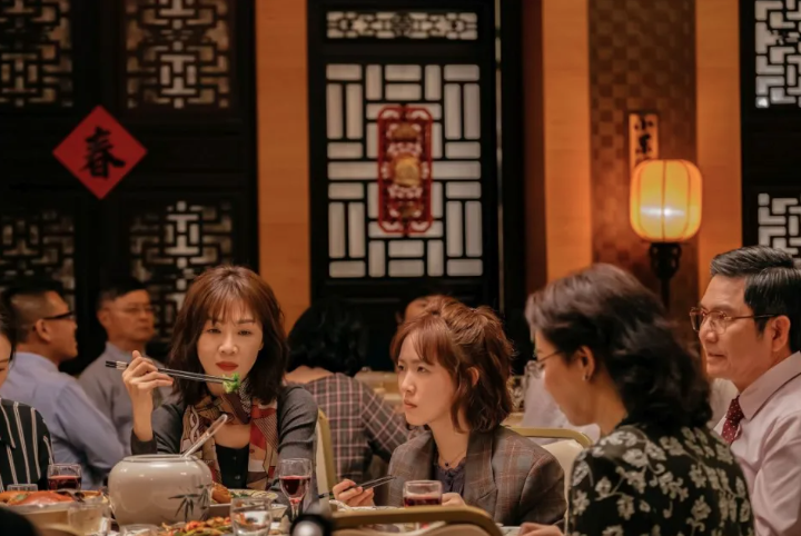 表嫂結束化療！她出現在喜宴上「大家都驚訝問候她」　我在一旁領悟了：「生病千萬別輕易告訴別人...」