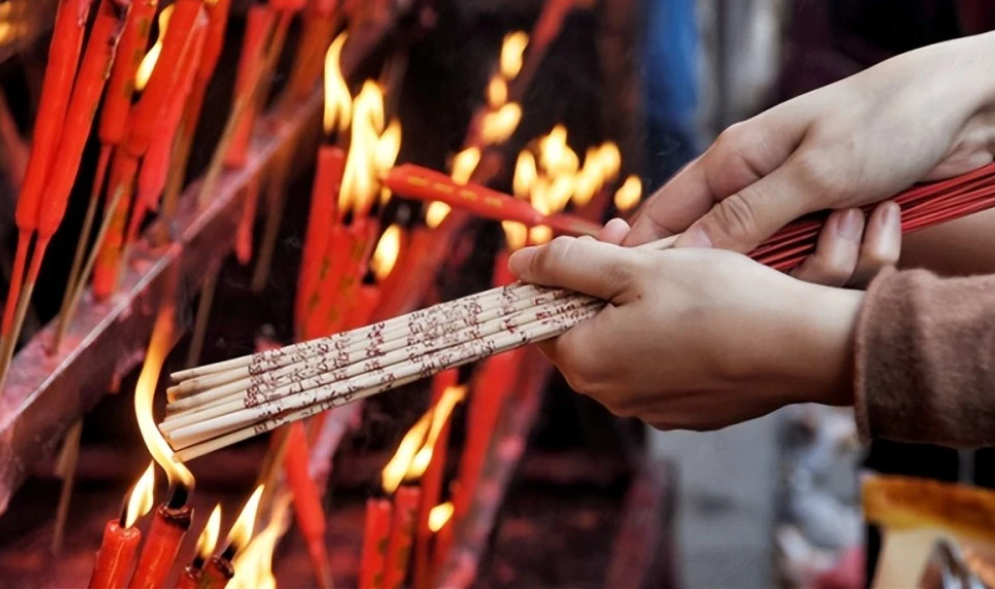 俗語：「燒的香多，惹的鬼多」並非迷信！古人一語道出「人性醜惡」