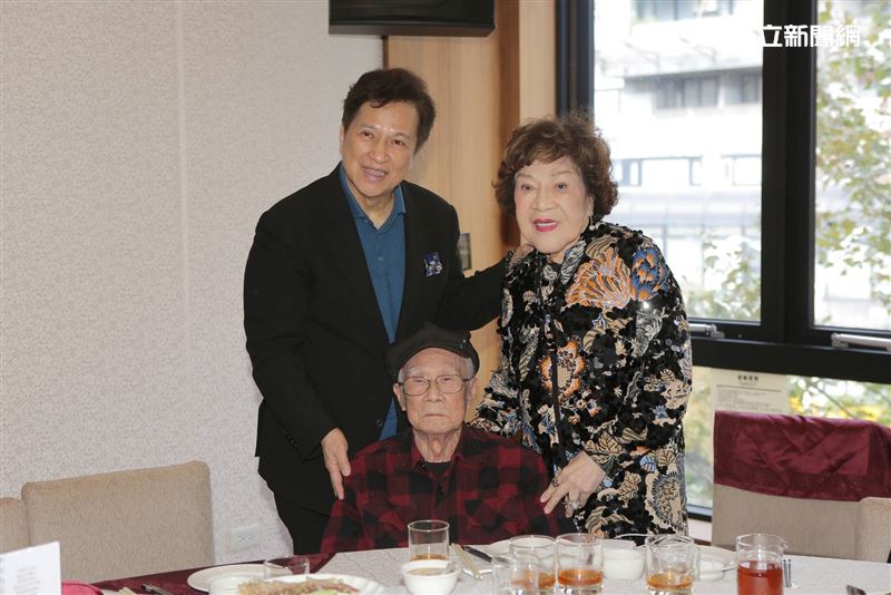 台灣名導跌到送醫！90歲高齡「驚傳病危」殯儀館已待命　哽咽「奇蹟式復活」現況曝光