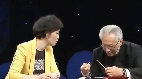 女友結婚討鑽戒！男友卻「給一根金箍棒」她傻爆眼　專家鑑定大驚「祖上何人？」：妳太不識貨