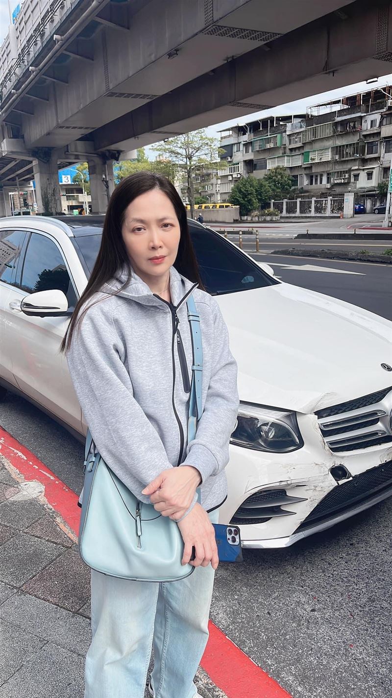 驚傳出車禍！57歲八點檔女星「車頭全撞爛」狀況曝光　肇事者當場嚇哭