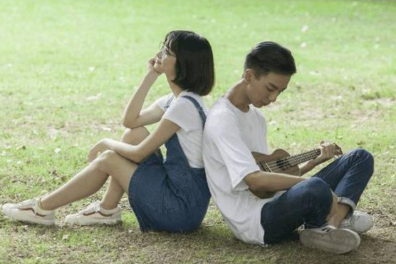 妹妹從小備受寵愛！長大「離家15年不歸」父親臨終前問：她是不是去世了？　姐姐含淚點頭「父親卻笑了」