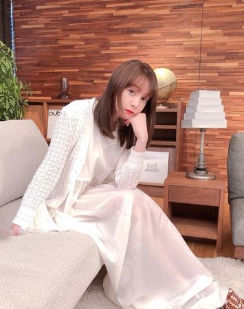 快訊／31歲知名節目主持人宣布結婚！嫁小2歲「高帥男星」婚照曝光：畫面太美