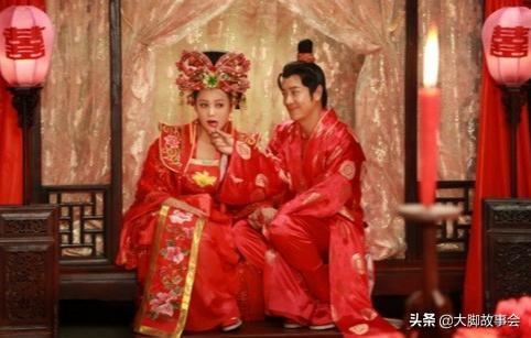 才女出上聯：「洞中泉水流不盡」，才子對出下聯：堪稱千古絕對