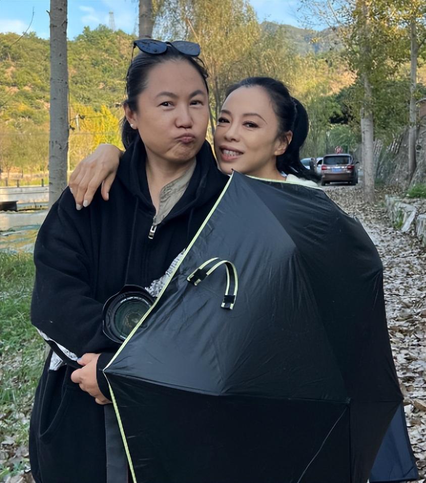紅遍兩岸三地！三婚三離「無兒無女」曾是人生遺憾　今她55歲「放下執念」專注事業：越活越年輕