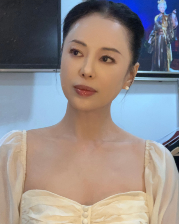 紅遍兩岸三地！三婚三離「無兒無女」曾是人生遺憾　今她55歲「放下執念」專注事業：越活越年輕