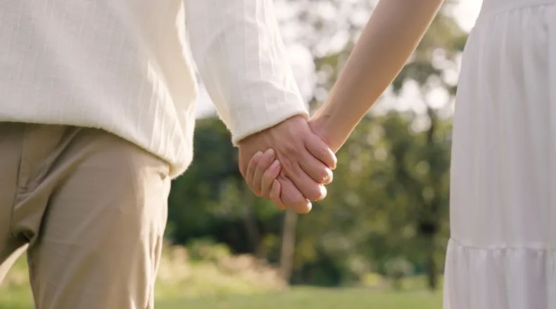 年薪400萬！女主管「想嫁低薪男友」遭父母反對　疑惑問「女強男弱不行嗎」網紛紛勸退