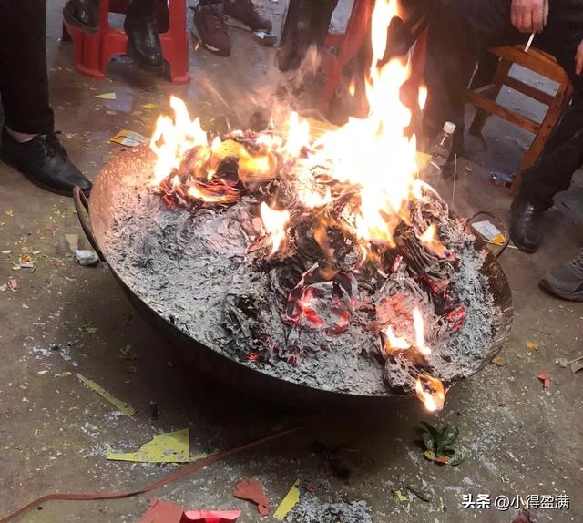 過不了年關！昨天突然接到通知「大一歲堂哥走了」　我扼腕才43歲「得知他死因」我重新思考人生