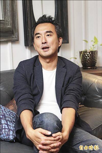 驚傳23年婚變！55歲演藝大咖爆「出軌小23歲女星」　老父親罕見鬆口：「已經斷聯6年」