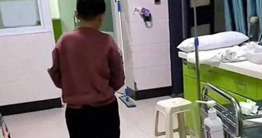 媽媽走了！9歲男童請假「照顧腦出血癱瘓父」　病榻前「一口口餵爸爸」孝心全網淚崩