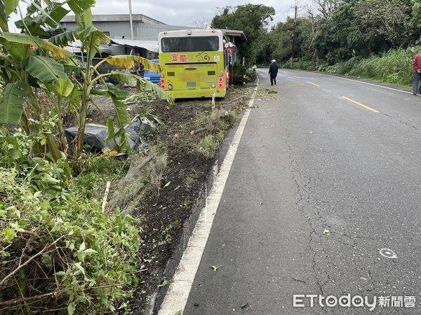快訊／宜蘭國光客運「驚傳撞入民宅」！目前死傷曝光