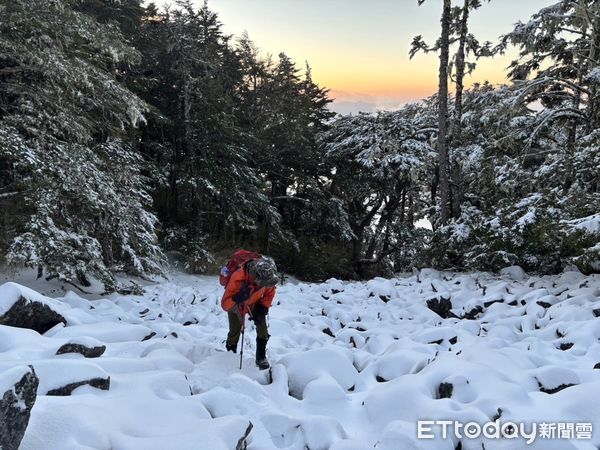 僅輕裝去爬山！台中天兵山友「失溫還拒絕救援」　最後超傻眼「害救難隊摸黑救人」