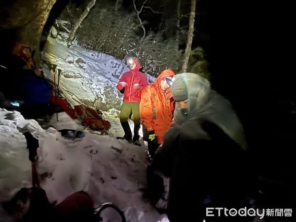 僅輕裝去爬山！台中天兵山友「失溫還拒絕救援」　最後超傻眼「害救難隊摸黑救人」