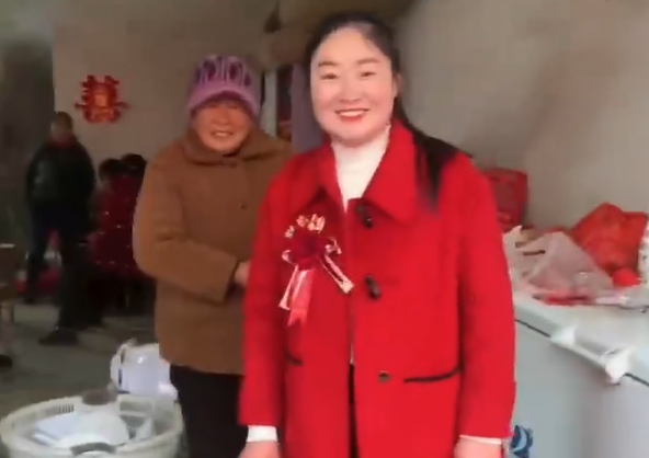 太狂了！37歲女「為18歲兒辦婚禮」樂當準婆婆　喊話媳婦「生龍年寶寶」2派網友吵翻了