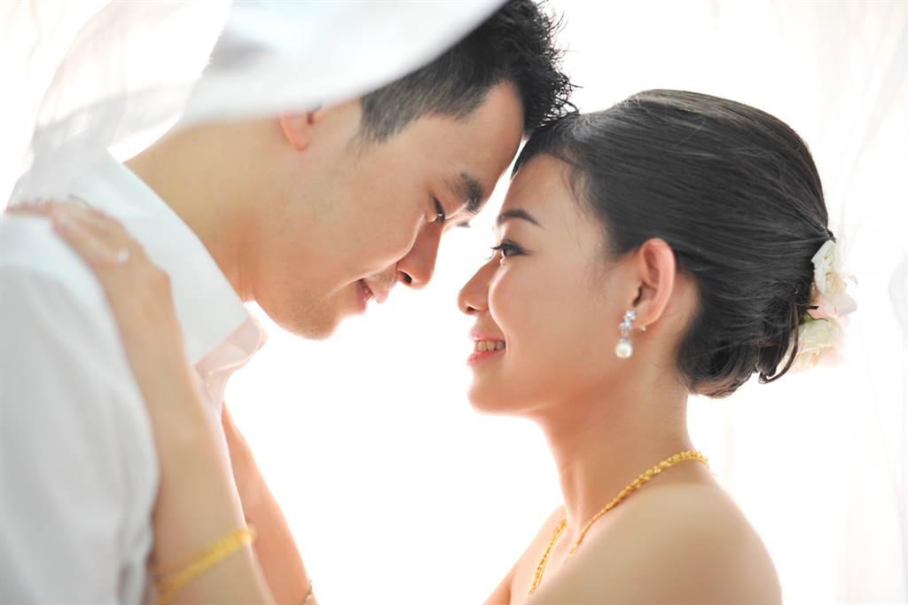 太狂了！37歲女「為18歲兒辦婚禮」樂當準婆婆　喊話媳婦「生龍年寶寶」2派網友吵翻了