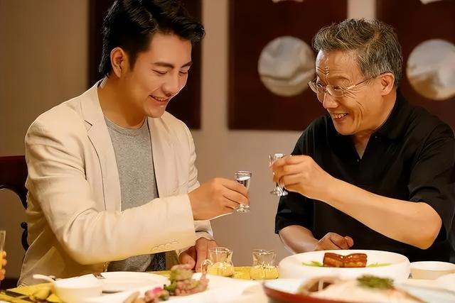 堂哥大公司升遷！三年後「他回老家掃墓」群組通知大家　隔天一早「眼前一幕」永生難忘