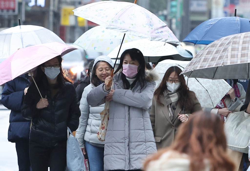 還沒冷完！連2天低溫「跌破10度」下周又要變天　專家曝「春節連假天氣出爐」：1地區又冷又濕