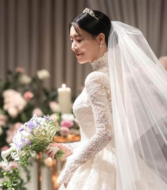 結婚3個月！43歲資深女星「無預警宣布懷孕」升格當媽　「預產期時間曝光」感動喊：迎接龍寶寶～